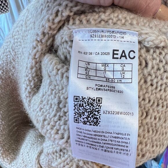 Guess Sweater - Picture 7 of 8